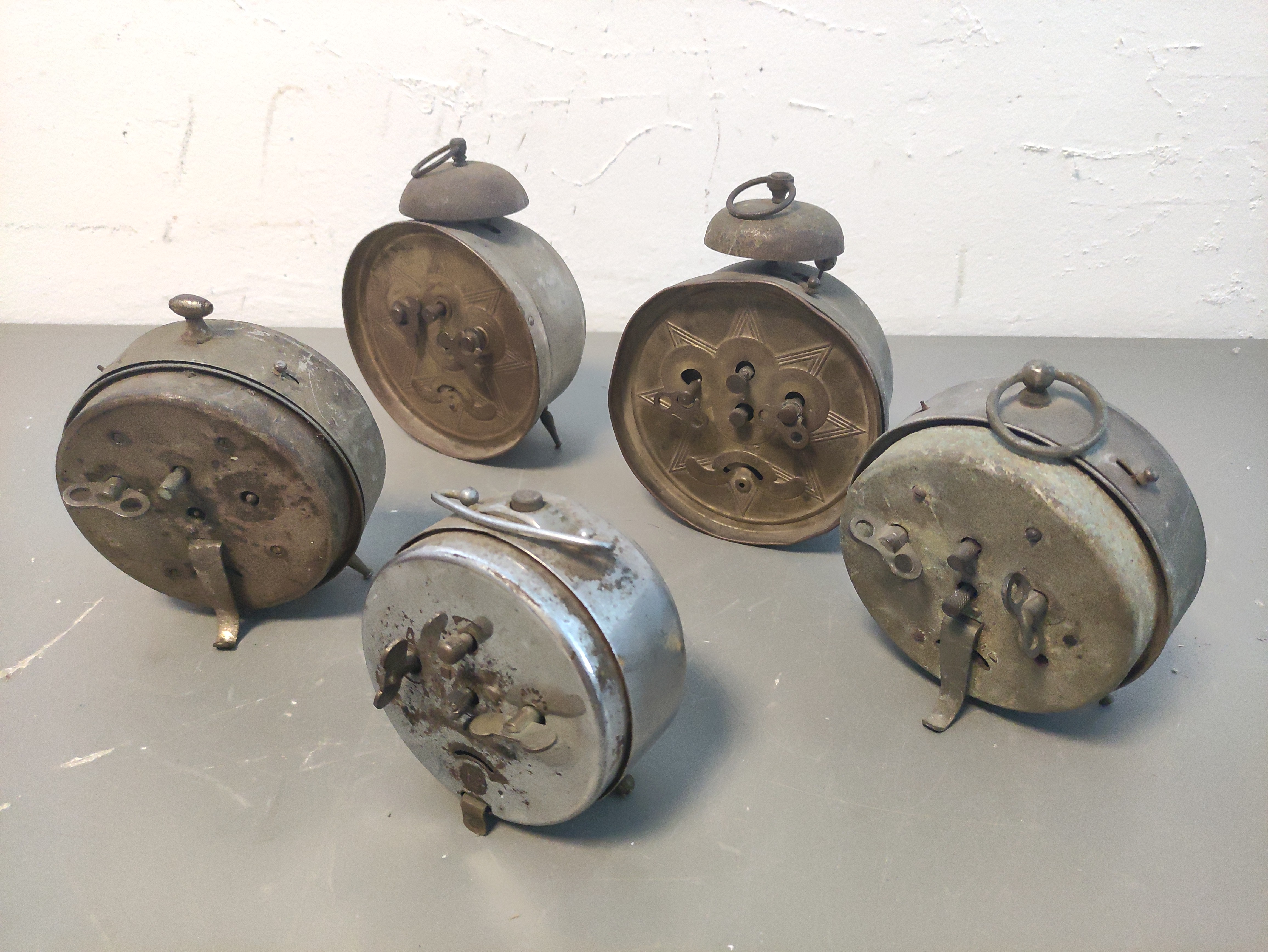 reloj despertador metal oxido alt 10.5-16 consultar